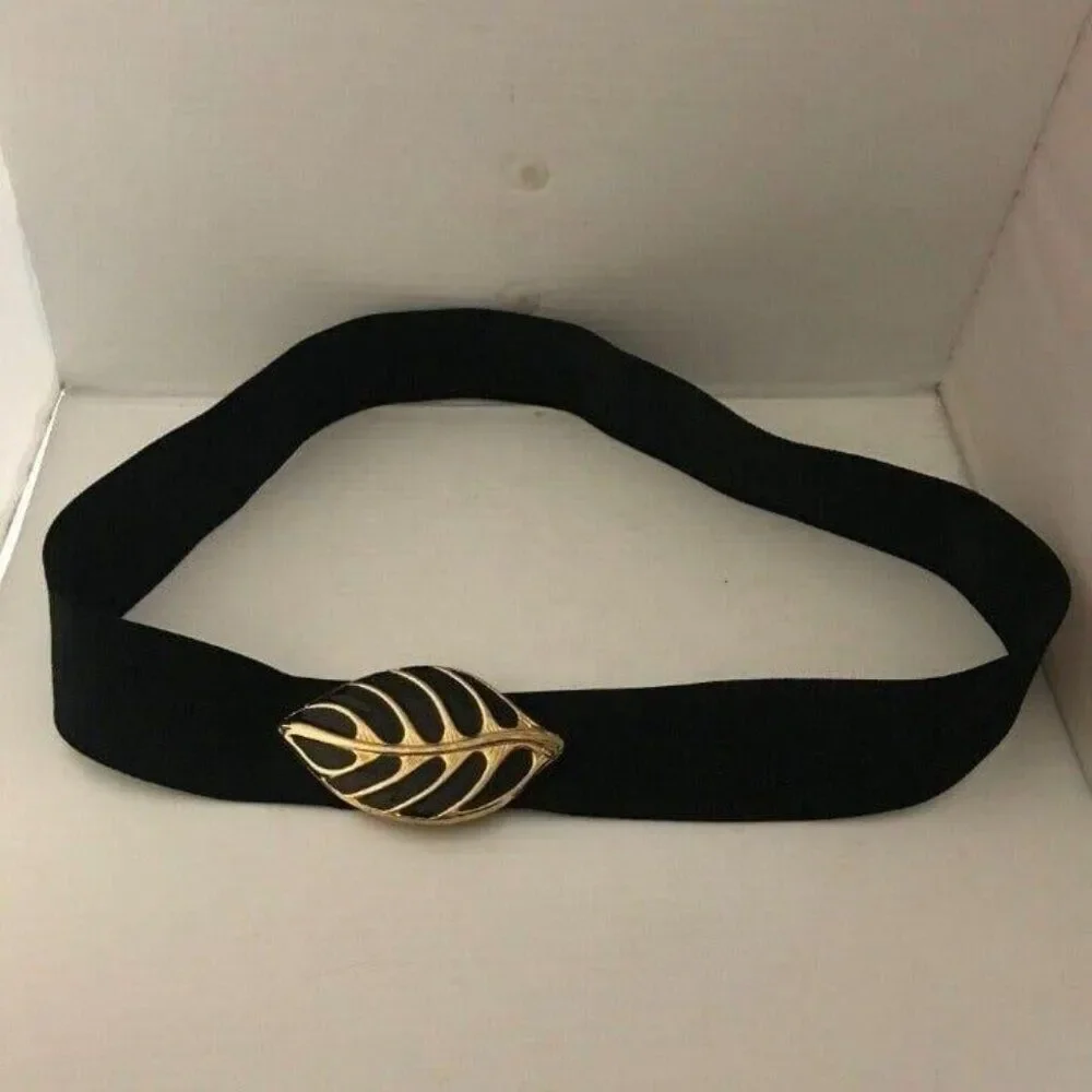 #3176 Womens black stretch belt with gold leaf vintage Daylor USA 38 in length